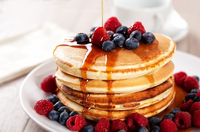 Lagani doručak s voćem za osvježavajući početak dana